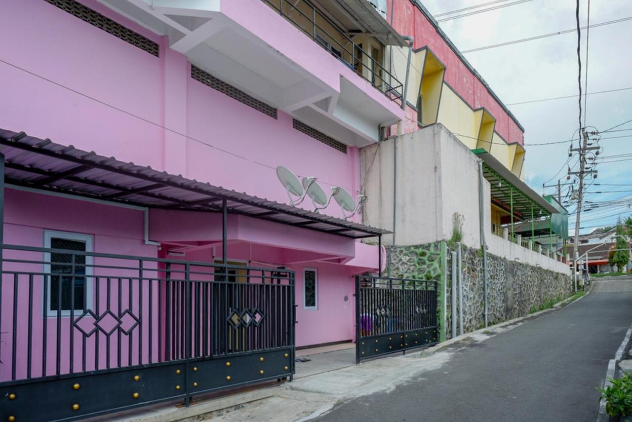 מלון Reddoorz @ Jalan Gatot Subroto סמאראנג מראה חיצוני תמונה