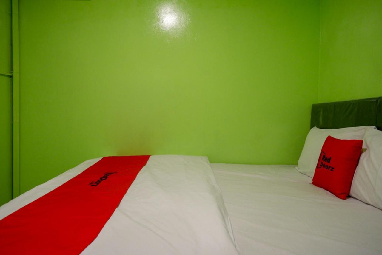 מלון Reddoorz @ Jalan Gatot Subroto סמאראנג מראה חיצוני תמונה