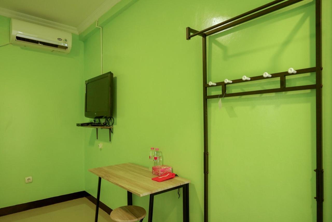 מלון Reddoorz @ Jalan Gatot Subroto סמאראנג מראה חיצוני תמונה